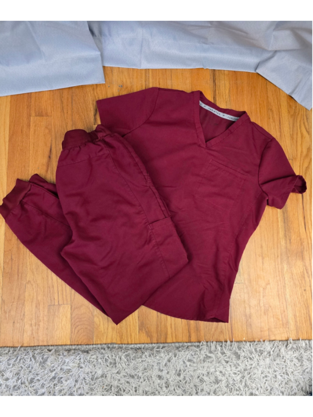 Women's Fabletics Scrub Set Joggers and Top Size S Burgundy